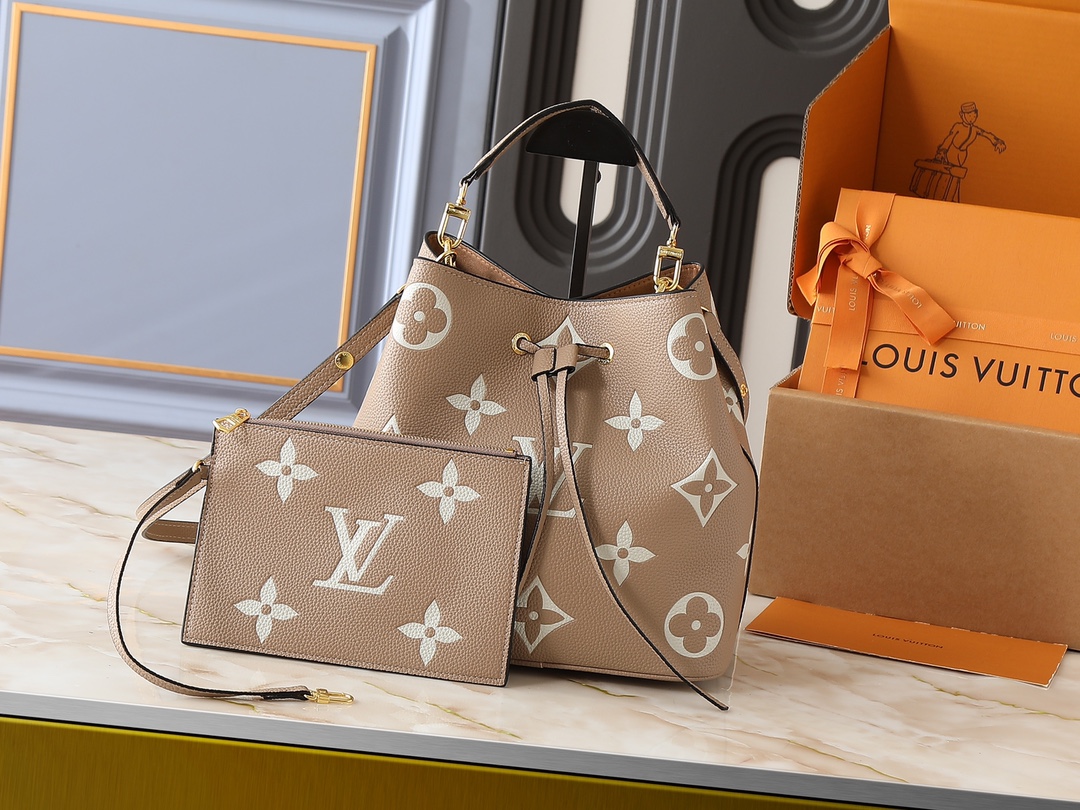 LV Classic Handbag Monogram Canvas Embossed Logo Everyday Carry Designer